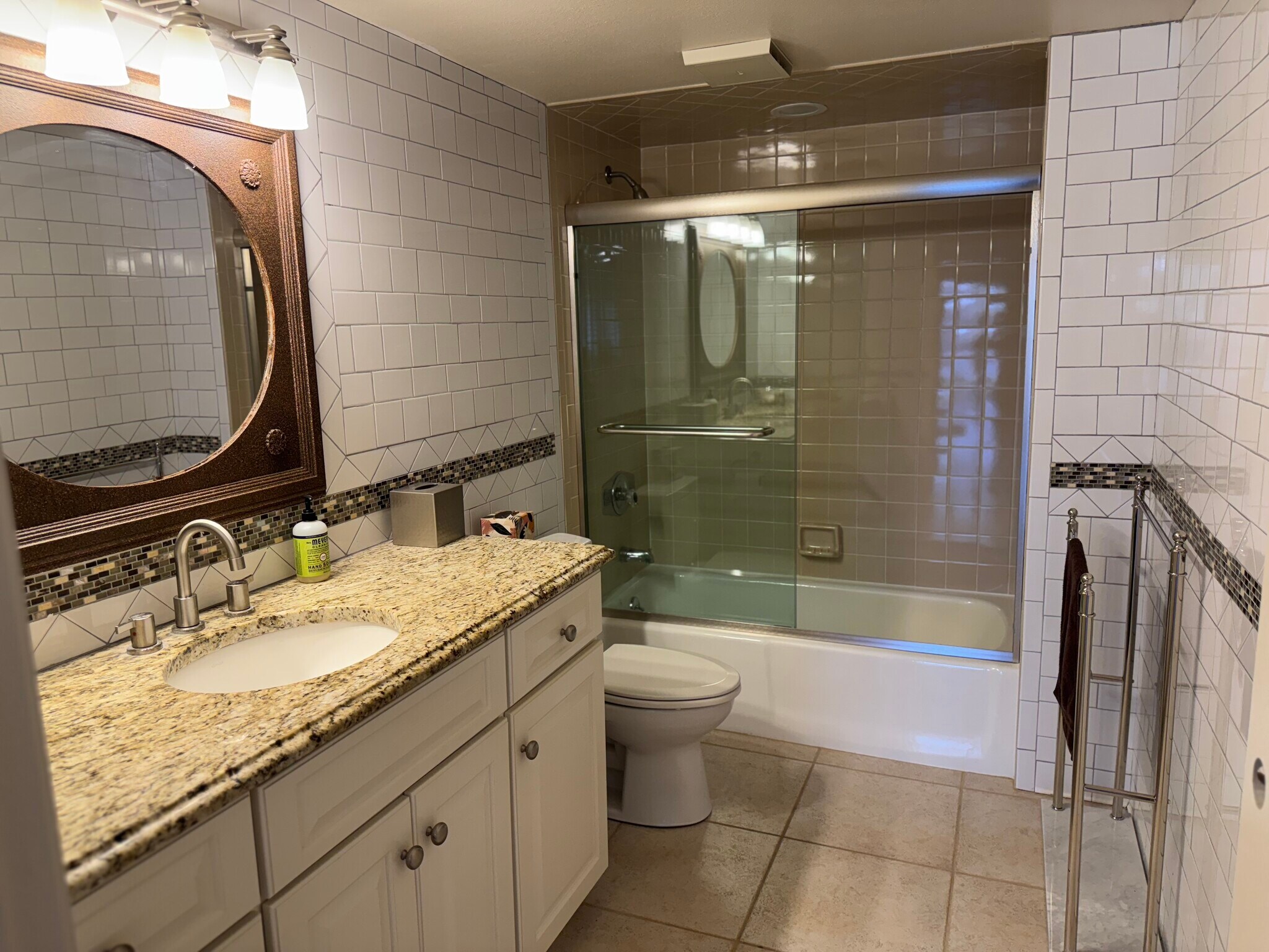 Guest Bath - 3255 Sugarloaf Key Rd
