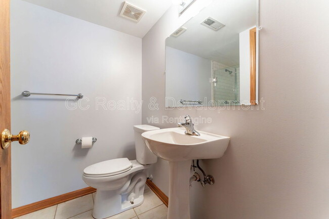 Building Photo - 435 Park Ave