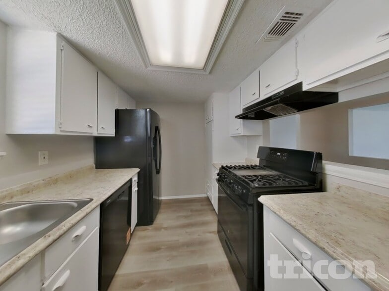 Building Photo - 20118 Misty Pines Dr