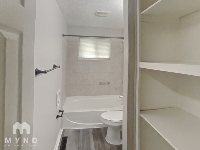 Building Photo - 4863 Talbert Dr