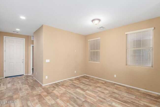 Building Photo - 4074 Kirkland Ave