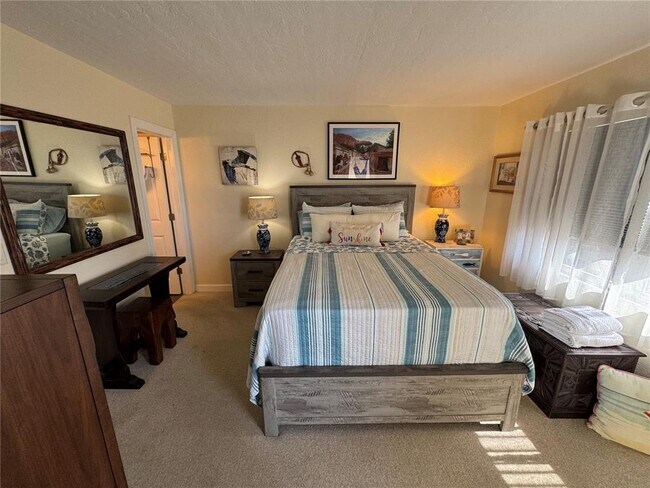 Building Photo - 1400 Tarpon Center Dr