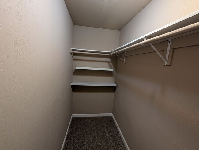 Building Photo - 3 Bedroom House in Shasta Lake, Fridge, Wa...