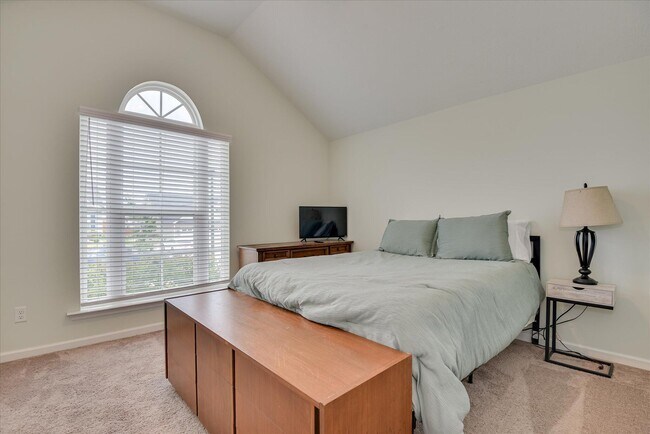 Building Photo - 1203 Belgrove Dr