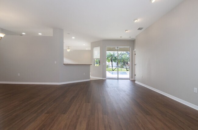 Building Photo - 4 bedroom 3 Bath Pool home in Lakewood Ran...