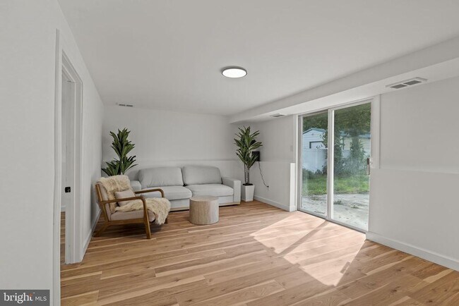 Building Photo - 901 Russo Dr