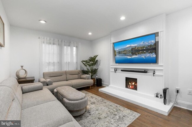 Building Photo - 9830 Meadow Valley Dr