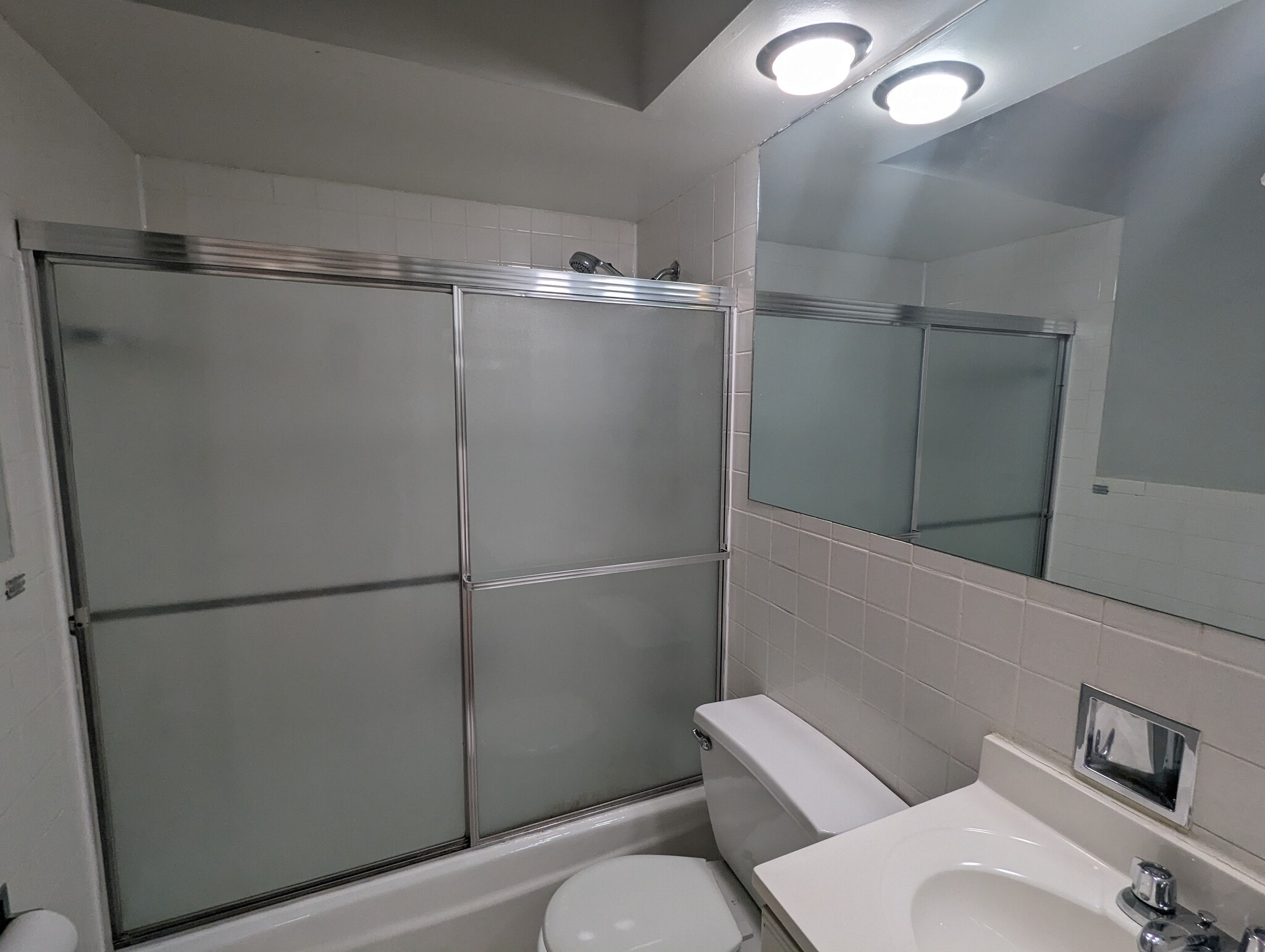 Building Photo - 502 W Briar Pl