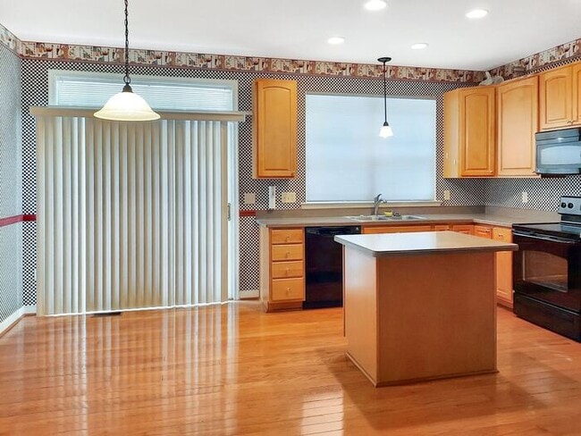 Building Photo - Single Family Home with 2 Car Garage Deck ...