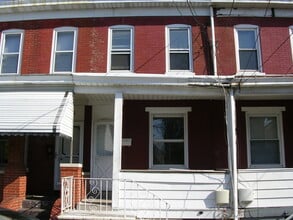 Building Photo - 136 Barnt Ave