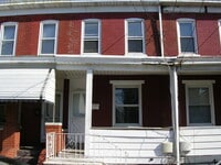 Building Photo - 136 Barnt Ave