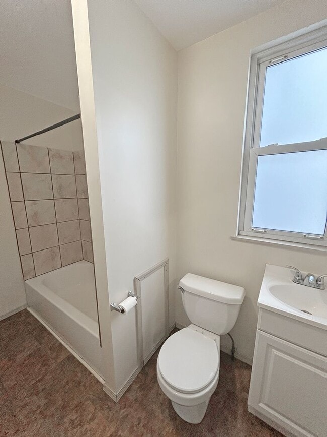 Building Photo - 36 Hickory St