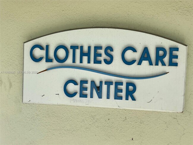 Building Photo - 15205 NE 6th Ave