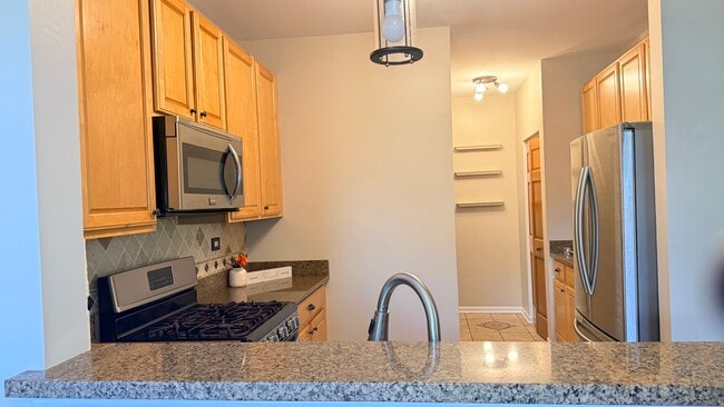 Building Photo - 2437 Oneida Ln