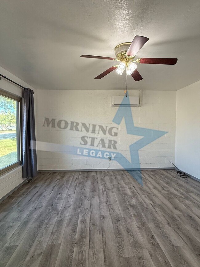 Building Photo - Sweet 2 Bedroom Home - Available Now!