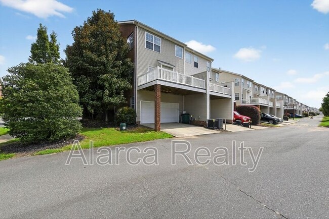 Building Photo - 9520 Kings Parade Blvd