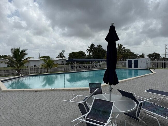 Building Photo - 8405 NW 61st St