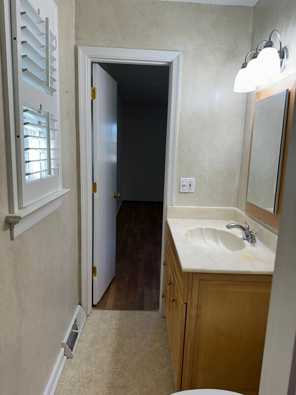 Building Photo - 9201 Woodlake Dr