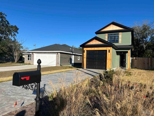 Building Photo - 606 E Leonard St