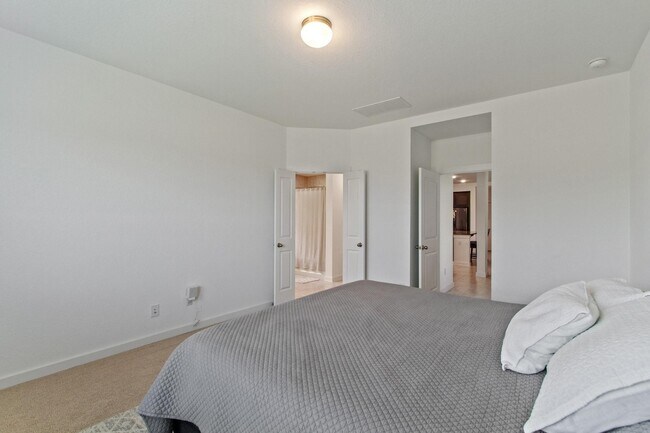 Building Photo - 12335 Summerbrook Dr