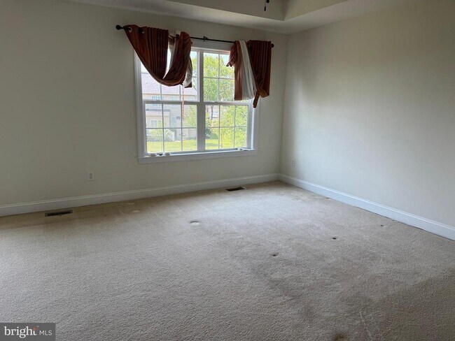 Building Photo - 2396 Rosemont Terrace