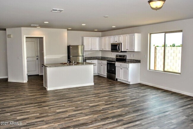 Building Photo - COMING SOON 3 BEDROOM 2 BATH ALMOST NEW BUILD