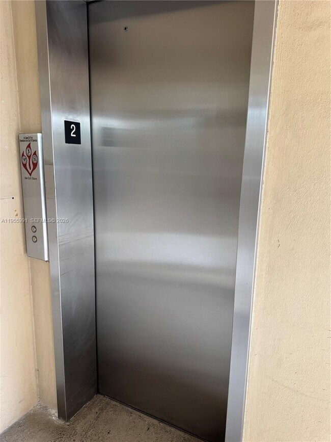 Building Photo - 100 SE 6th Ave