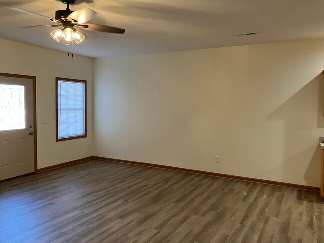 Building Photo - 1011 Laurel Tree Ct