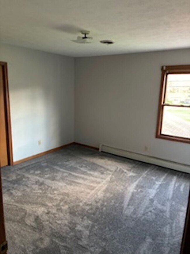Building Photo - Three bedroom duplex