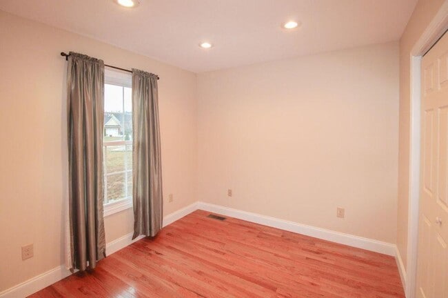 Building Photo - 241 Sweetgrass Ln