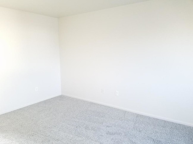 Building Photo - 1691 Oak Creek Dr
