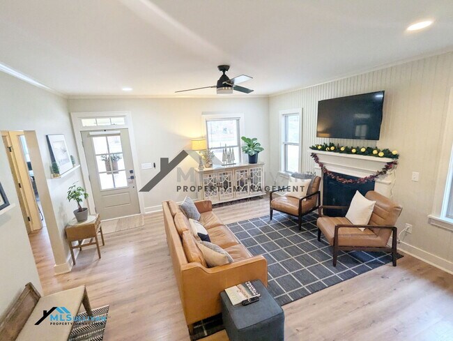 Building Photo - 2975 Carolyn Dr