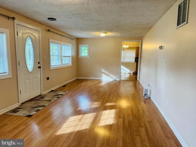 Building Photo - 6703 Token Valley Rd