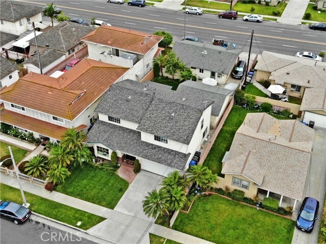 Building Photo - 8520 Fontana St