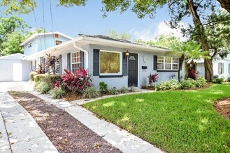 Building Photo - Charming 4/2 Colonial Town North Home with...