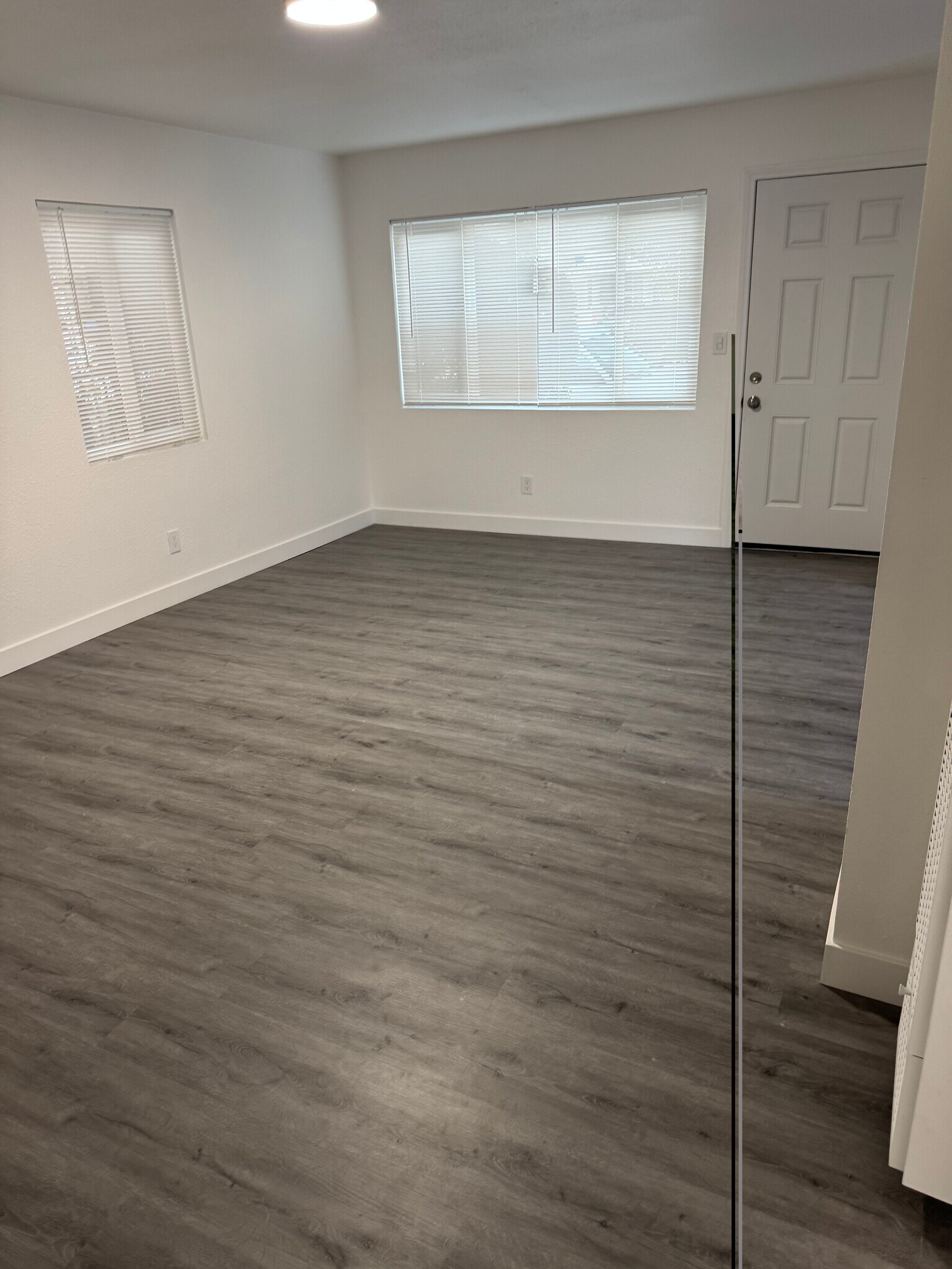 Building Photo - 581 W 16th St