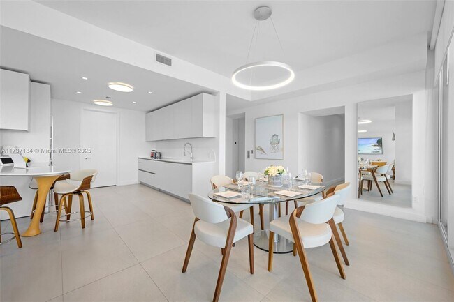 Building Photo - 16901 Collins Ave