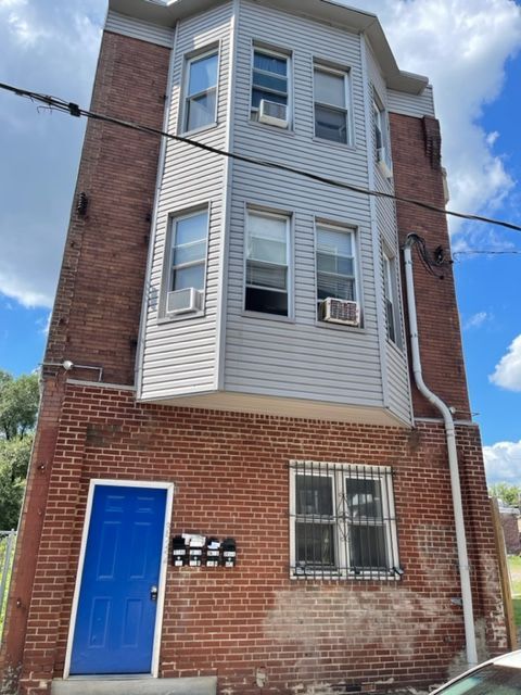 Primary Photo - 3532 Kensington Ave