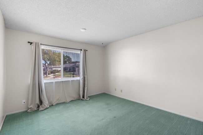 Building Photo - Beautifully Maintained Rental Home with an...