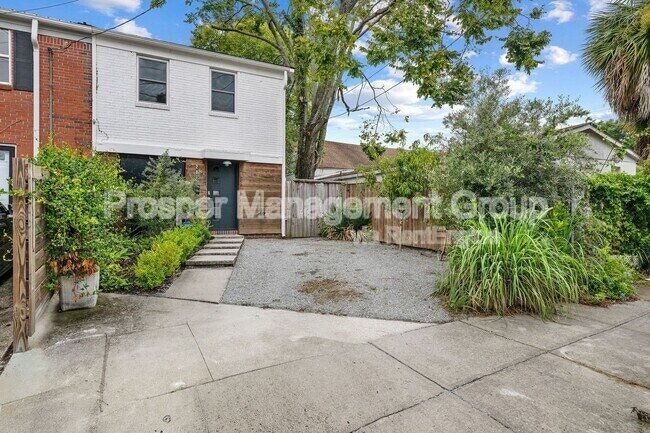 Primary Photo - 201 Nassau St