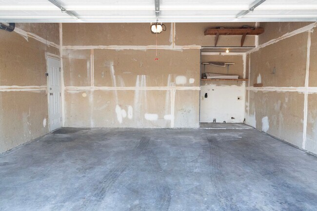Building Photo - 7010 N Thorne Ave