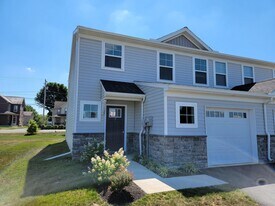 Building Photo - 3 Cobblestone Ct