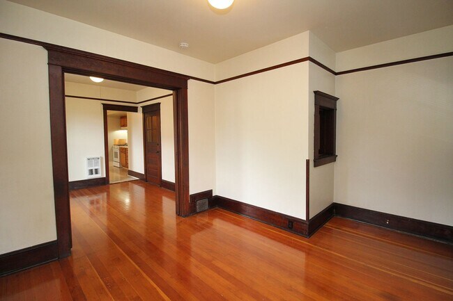 Building Photo - 3628-3634 SE Milwaukie Ave