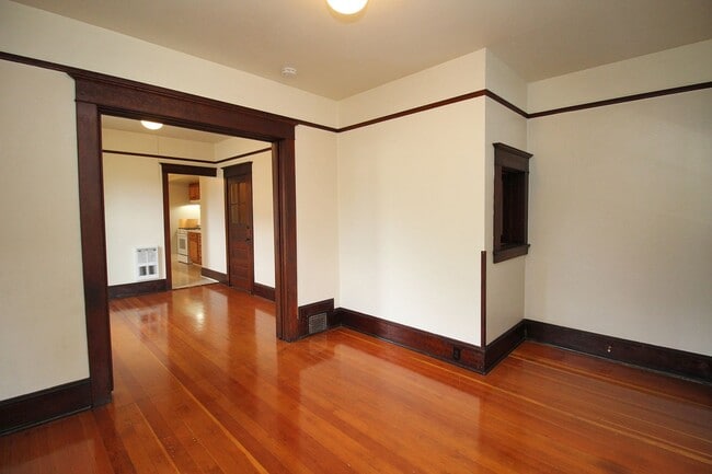 Building Photo - andrp02