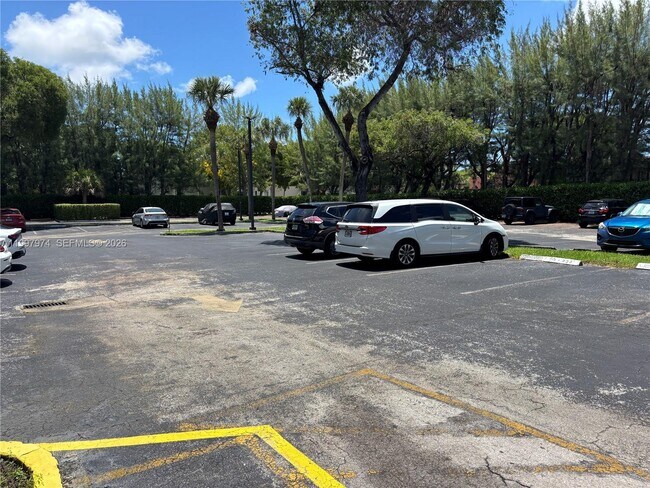 Building Photo - 10854 N Kendall Dr