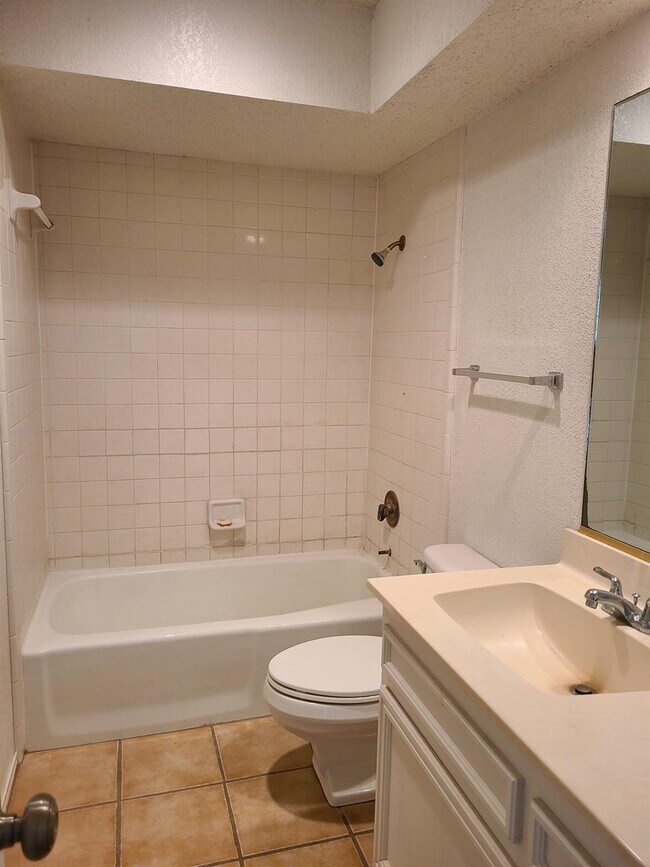 Building Photo - 106 Troy Ave