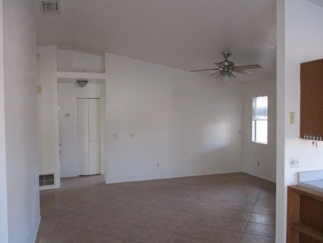 Building Photo - 2 Bedroom, 2 Bath