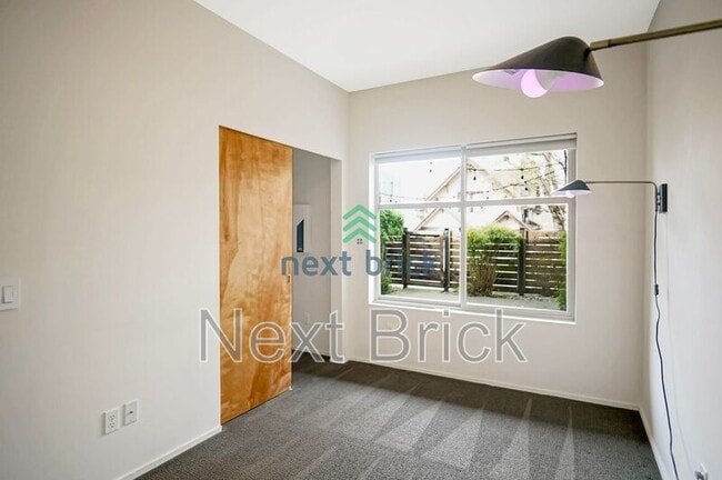 Building Photo - 122 22nd Ave