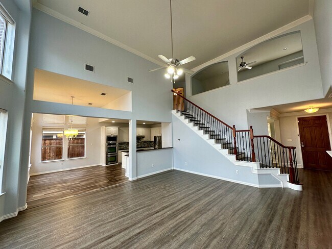 Building Photo - 928 Falcon Dr