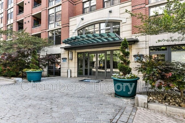 Building Photo - 1021 N Garfield St